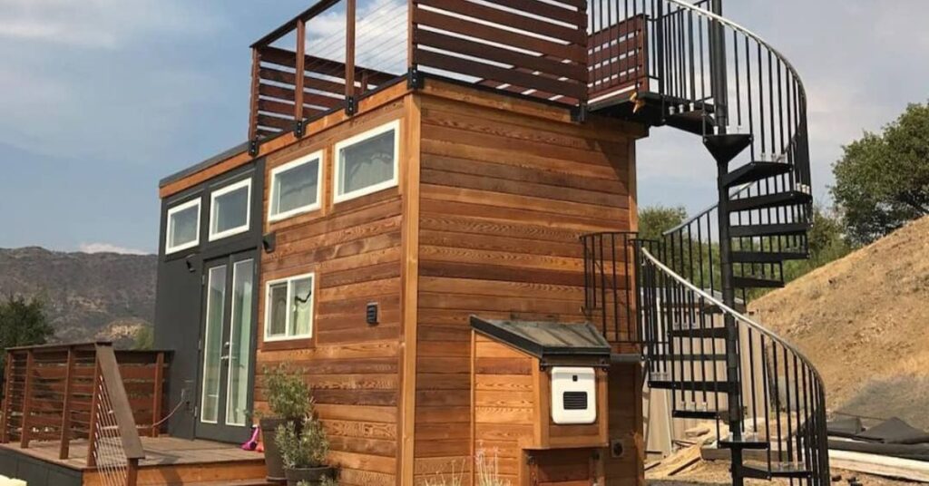 How To Navigate Off-Grid Living in Your Tiny House